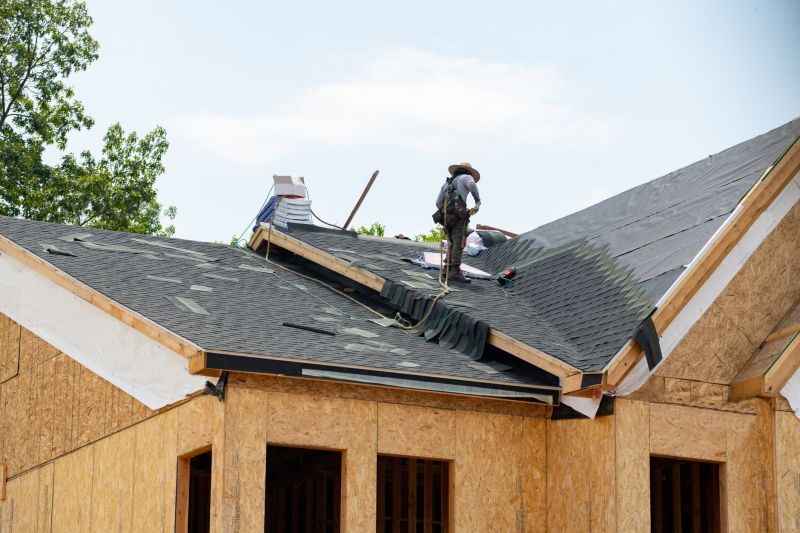 What To Expect During An Asphalt Roof Installation Project